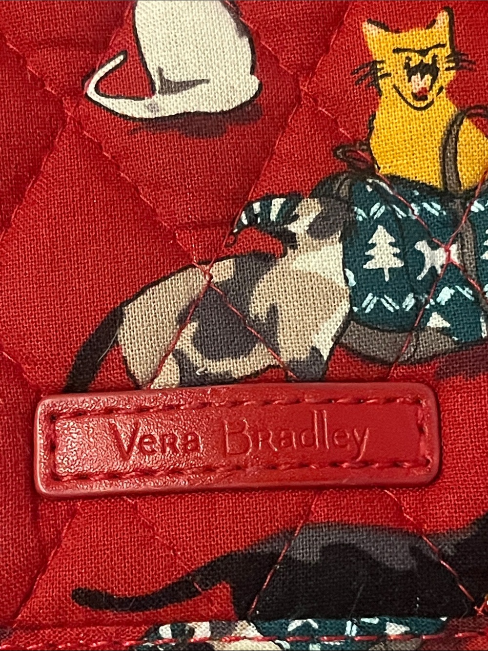 Vera Bradley Red Quilted “Holiday Cat”Pattern Wristlet Wallet - Picture 2 of 15